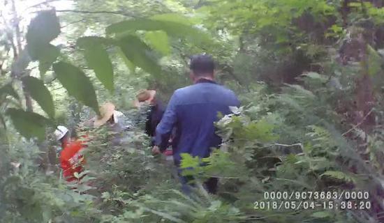 “人找到了!”