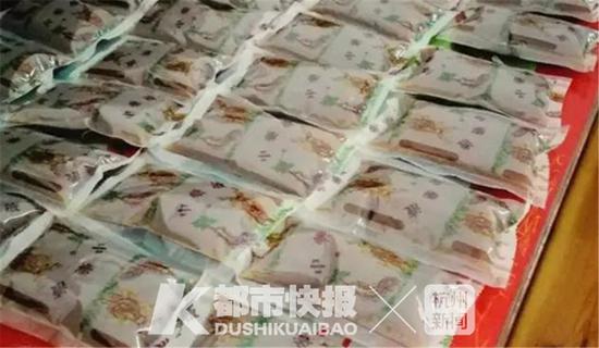 滿桌子的中藥