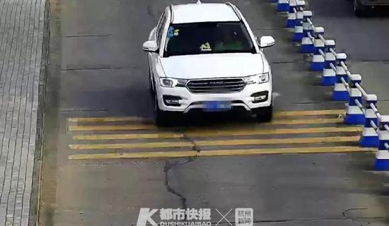 但是,林某刚刚驾车驶出包装厂的大门,他就开始后悔了: