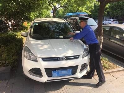 周边1公里内道路公共停车泊位:有72个道路停车泊位。
