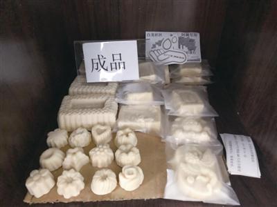 阿姨们制作的精美肥皂成品 记者 郑凯侠 摄