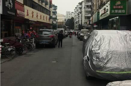 治理前,社区“僵尸车”也不少。
