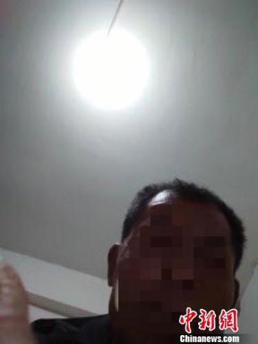 手机自动拍下了马某的大头照 奚金燕 摄