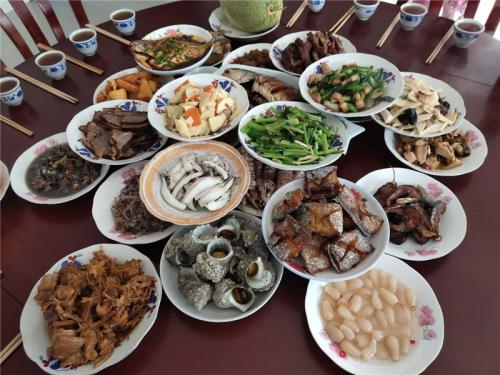图为渔家年夜饭 陆敏浩 摄