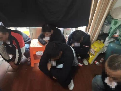 赌一场,换一个“根据地” 赌场小 “部门”却不少 有人还现场放高利贷