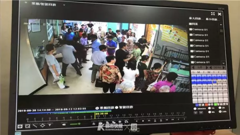 想为中秋节备菜 杭州一老太太从电梯上摔下来被送医