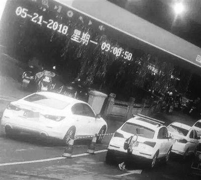 监控拍到了小徐在富阳市区的身影