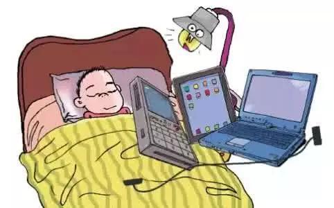 9岁男孩捧着充着电的手机玩游戏 胸口烧焦不幸