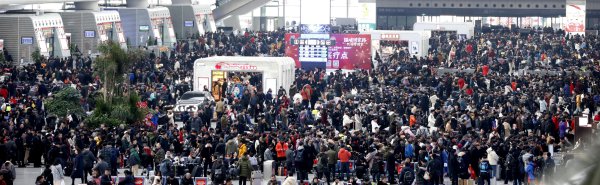 1月21日,2019年春运正式拉开大幕,杭州火车东站人潮汹涌