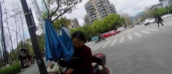 动车上加装的雨棚