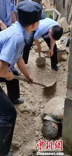 锅碗瓢盆齐上阵 徐晓鸽 摄