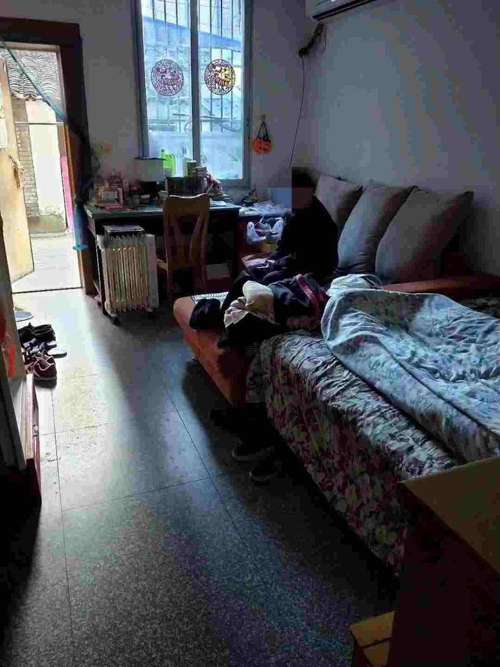 楼阿姨家并不宽裕