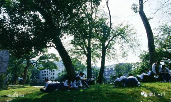 三门县教育振兴大会在县行政中心大会堂召开