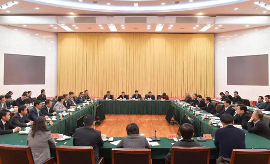 1月18日,省委书记车俊出席海归学子创新创业座谈会。
