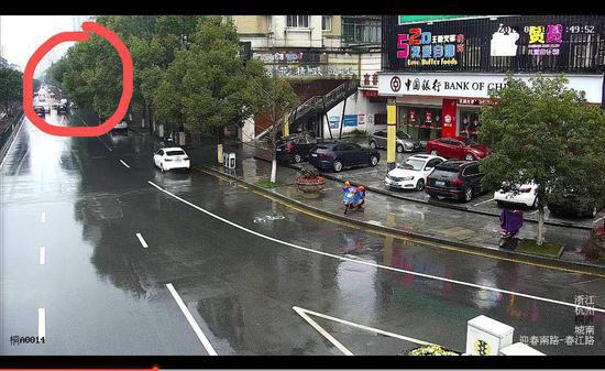 ?#22025;路?#22320;。 杨宇翔 摄