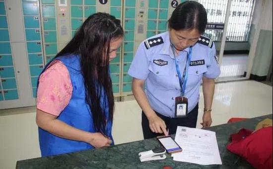 她把拘留所当做家 有了许多特殊的孩子