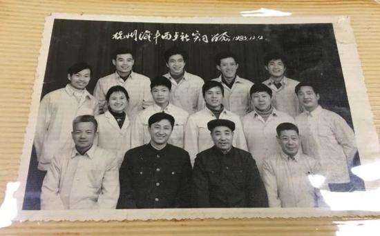 楼兰花在海丰西餐社的老照片