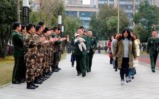 图为活动现场。武警绍兴支队供图