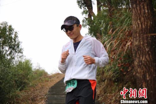 王煜晅酷爱健身跑步,准备用跑步来跨年 黄保平提供
