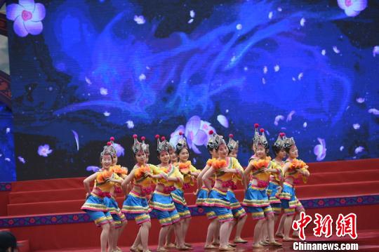 畲族歌舞 于兴勇 摄