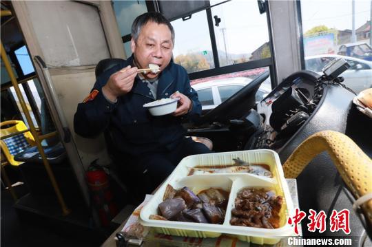 图为吴益君的午餐。 董美巧 摄