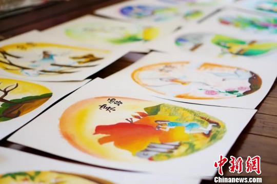 图为:苏轩奕画的二十四节气图。受访者供图