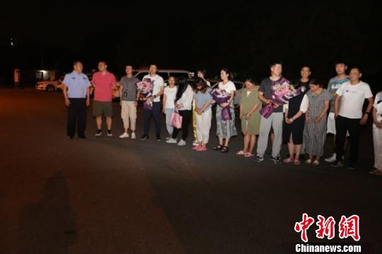 抓获犯罪嫌疑人13人 警方提供 摄