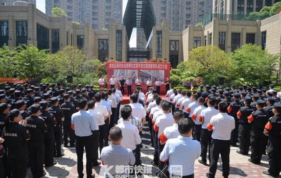 招聘门卫大爷_招聘保安员(2)