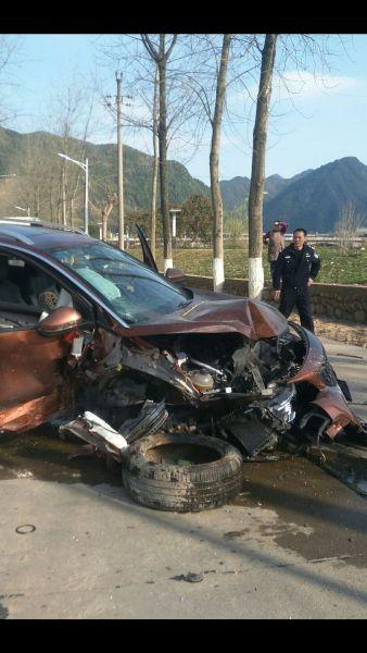 出警途中遇车祸 警方提供