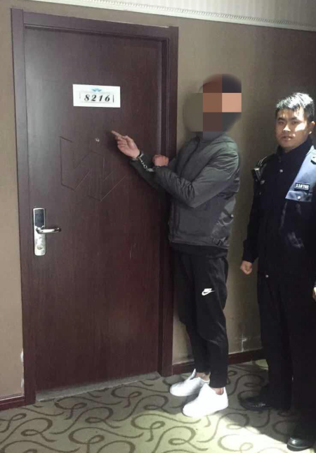嫌疑人指认作案现场