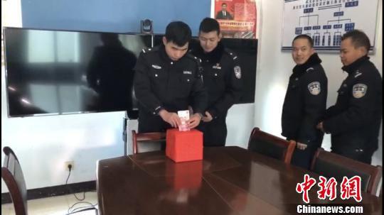 男子车祸后身亡家属代捐器官 民警捐款献爱心 警方提供