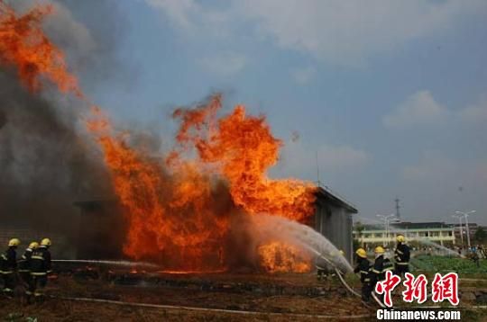 图为台州公共安全综合保险涉及到的10方面中的火灾爆炸。 供图 摄