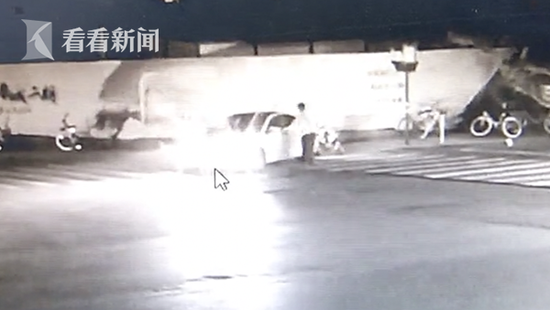 杭州两男子跟踪喝酒司机 代驾一走就追尾敲诈