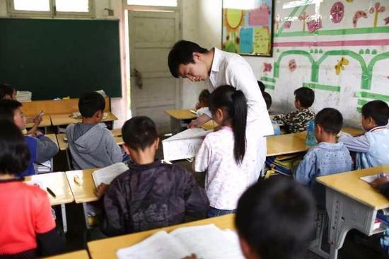 一个偷偷把10万块钱奖金捐掉的男朋友