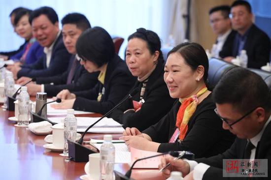 蒋胜男代表发言。