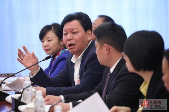 邱光和代表发言。