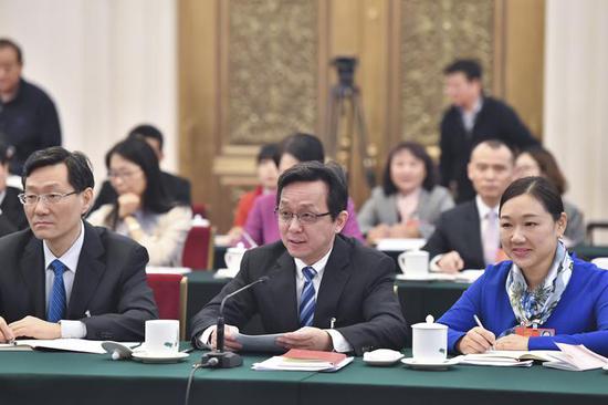 林毅代表发言。