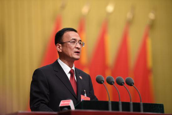 图为杭州市人民检察院代检察长陈海鹰在作检察院工作报告 王远 摄