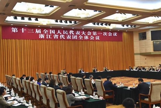 浙江代表团学习习近平在全国人代会上的重要讲话精神。浙江在线记者 梁臻 摄