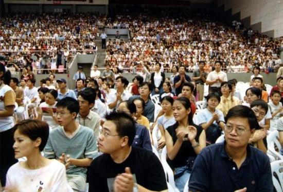 3000多人汇聚在浙大邵逸夫体育馆