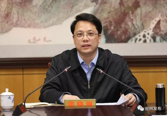 台州市代市长张晓强参加市府办解放思想大讨论