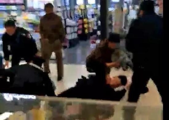 2018男士内衣_TOMFORD于2018秋冬男装展推出全新腕表及男士内衣系列