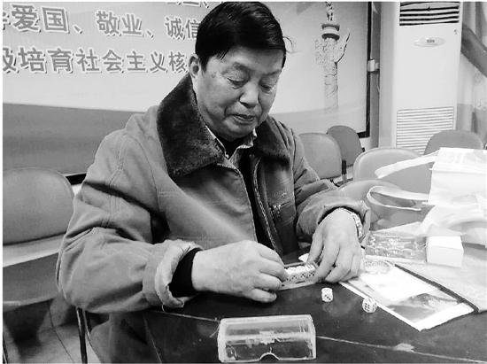 浙大八旬教授用魔术讲力学 因买道具把市场摸