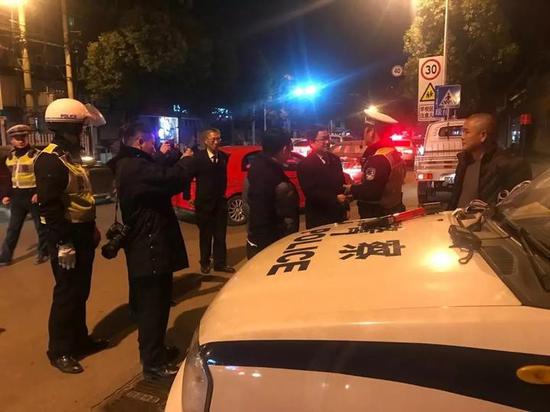 当天行动持续到深夜