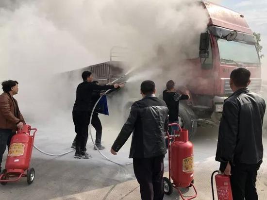 灭火现场