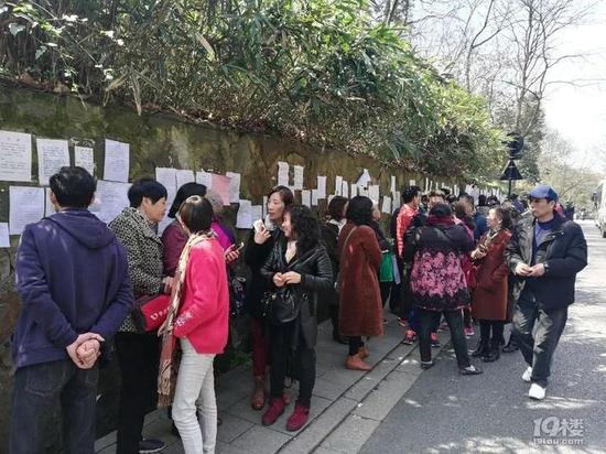 一位家长说自己孩子条件好,非杭州本地女孩或者杭州没房不娶。