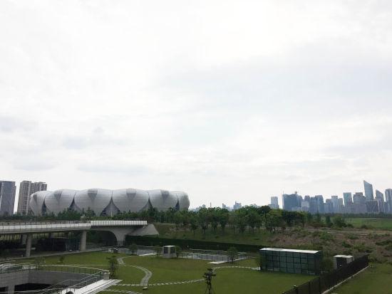 资料图:建设中的杭州奥体中心。 张斌 摄