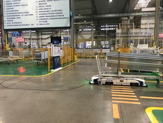 图为浙江杭州某工厂车间。张斌 摄