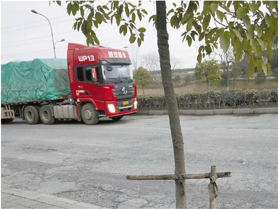 道路路面破损严重