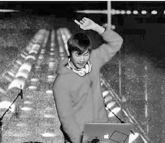 浙大1男生四小时改编电音版校歌 耳目一新燃爆